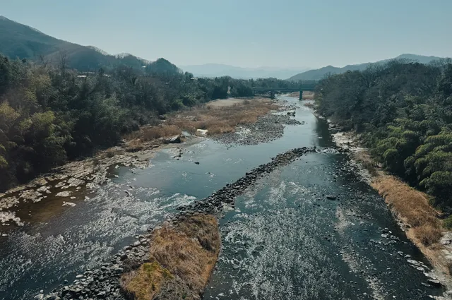 교량 위에서 내려다본 아라카와